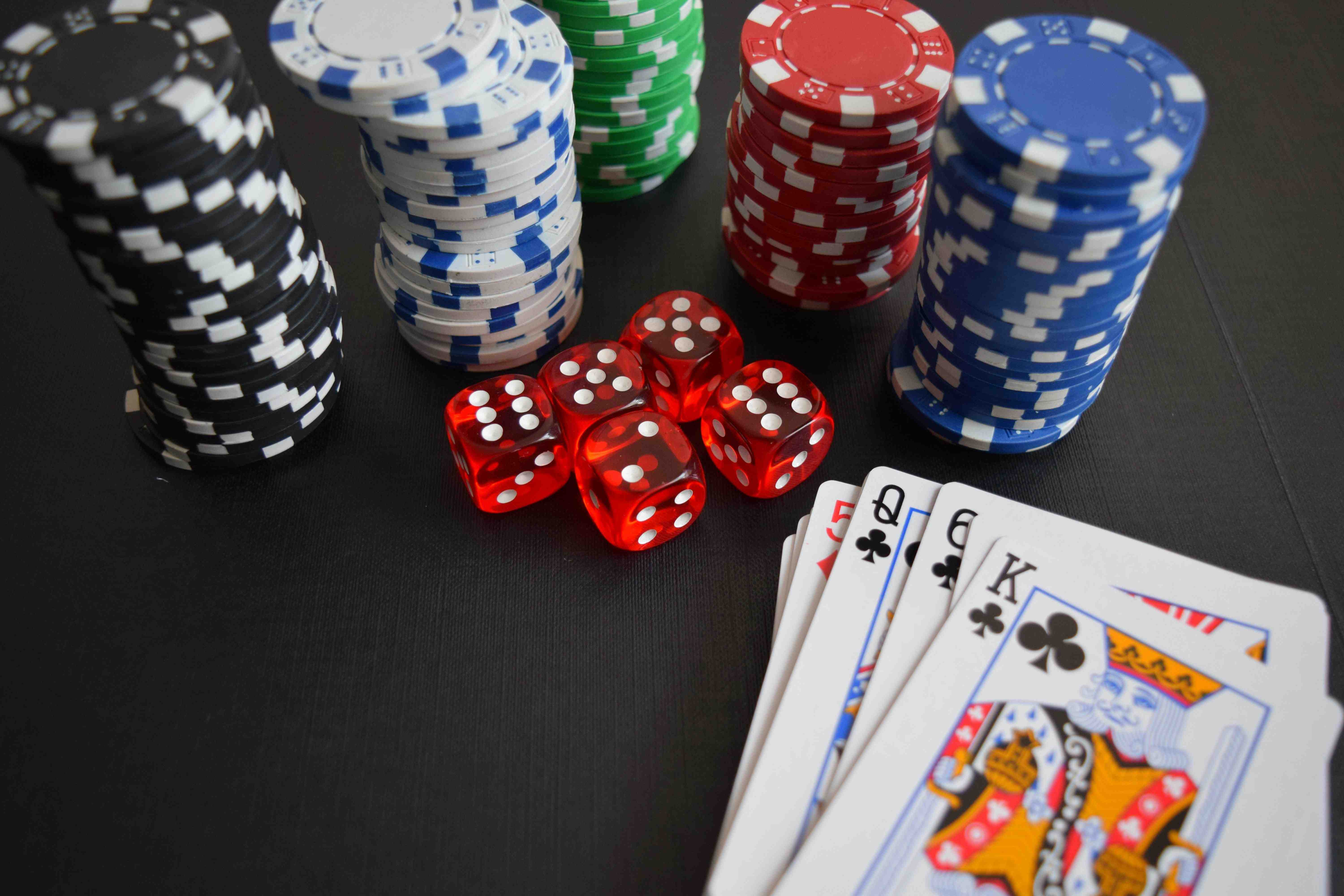 aoe6mm com ဂိမ်းလော်ဘီ Baccarat နှင့် Table Games ကစားနေသည့် ဆွဲဆောင်မှုရှိသော Casino ပတ်ဝန်းကျင် ပုံ